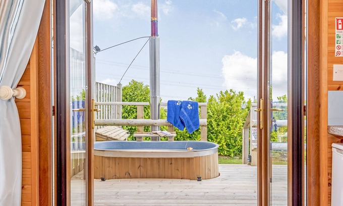 Oakenholt Cottage | Romantic EWE TWO Cottage with Hot Tub in Northop