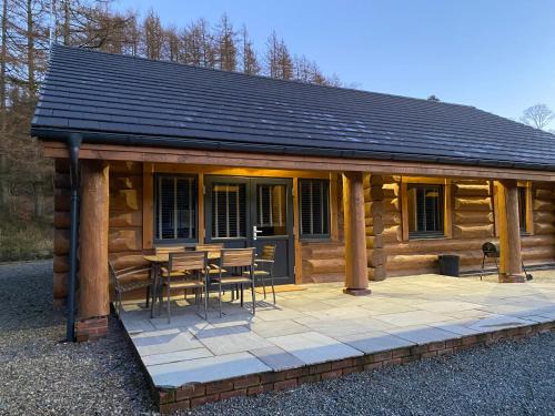 Langholm Cabin | Pet-Friendly Ewes Water Log Cabins with Great Amenities