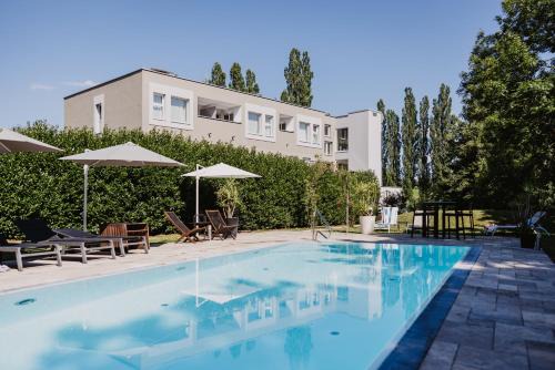 Ehrenhausen an der Weinstraße House | Elevate Your Stay at Ewitsch 13 - Hotel Garni with Pool & More
