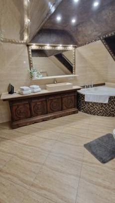 Sulecin Apartment | Exceptional Family Retreat at Ewja 3 - Rated 9.3/10