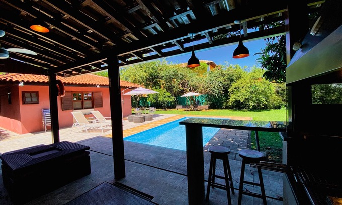 Carapicuiba House | Charming Getaway in Granja Viana with Private Pool Access