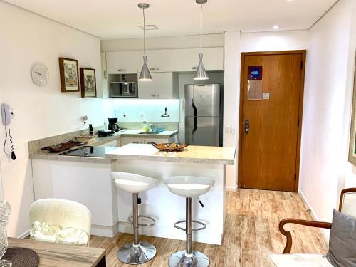 Pinheiros Apartment | Elegant 4-Star Apartment Near Fradique Metro with Ocean View