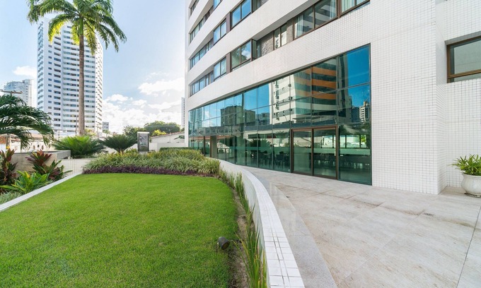 Boa Viagem Apartment | Cozy Boa Viagem Flat for 4 with Oceanfront Amenities