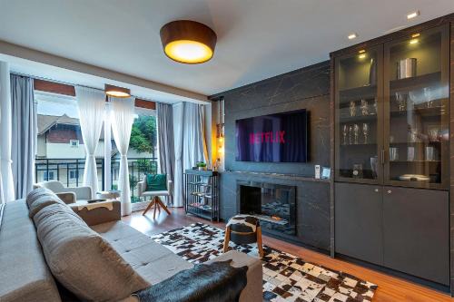 Quinta da Serra Apartment | Explore Apto Vihara 301 - Your Ideal Family Getaway