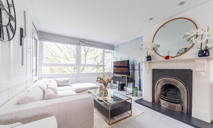 Elephant and Castle Apartment | Cozy 3-Bedroom Flat with Spa near Elephant & Castle