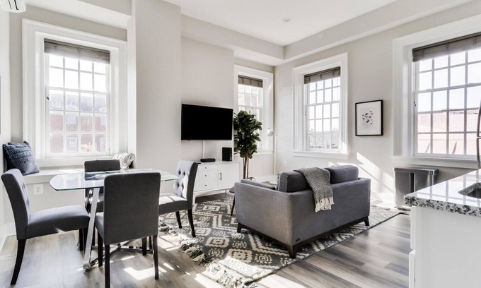 Jefferson Manor Apartment | Inviting Alexandria West 1BR with Kitchen near Waterfront