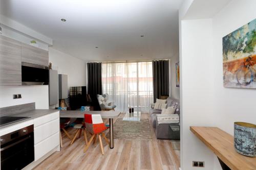 Cannes City Centre Apartment | Delightful 4-Star Apartment near Super Croisette, Rated 9.8