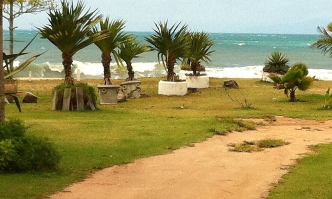 Jardim Capricornio House | Cozy Beach House with Sea View, Terrace & Pizza Oven