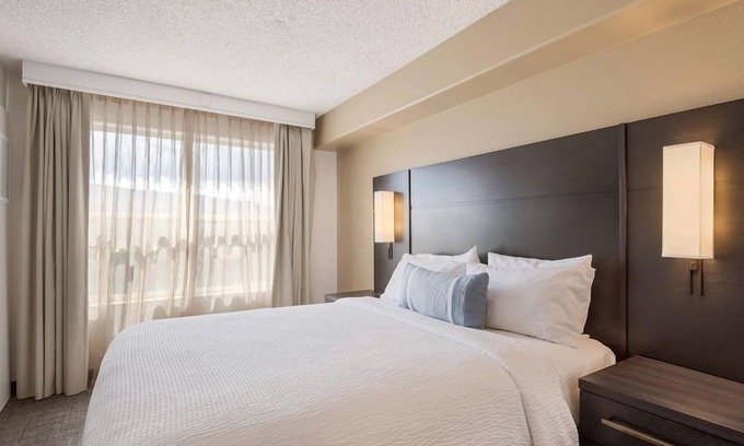 Reno/Tahoe Airport Resort | Ideal Getaway: Unit with Full Kitchen near Fleischmann Planetarium