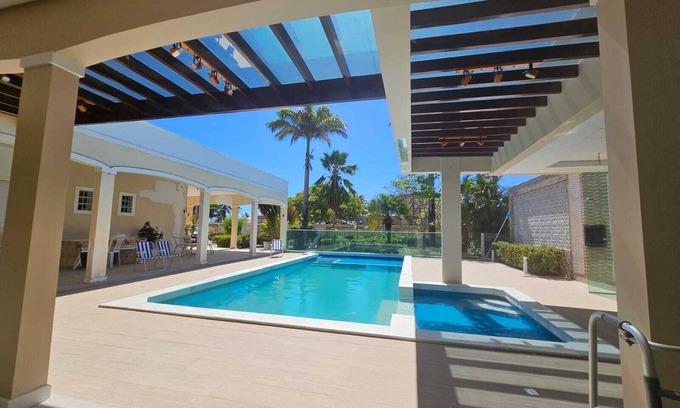 Barra do Sirinhaem House | Inviting House in Barra de Sirinhaém with Pool & Ocean View