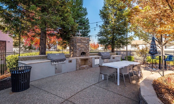 Roseville Apartment | Prime Location with Pool, Breakfast & Garage for Long Stays