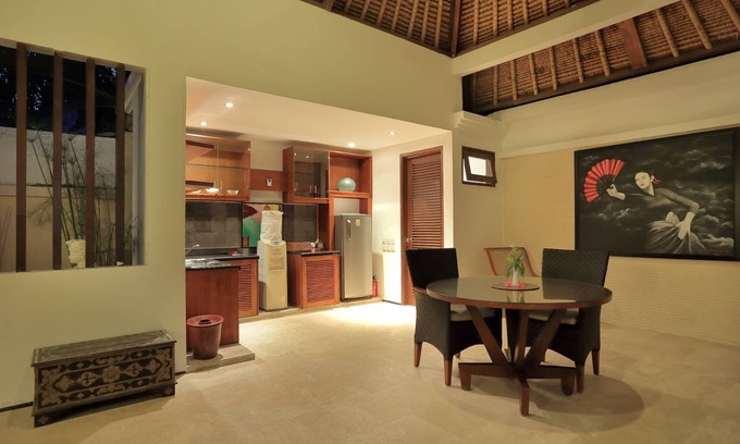 Mangsit House | Intimate Romantic Villa with Private Pool & Breakfast