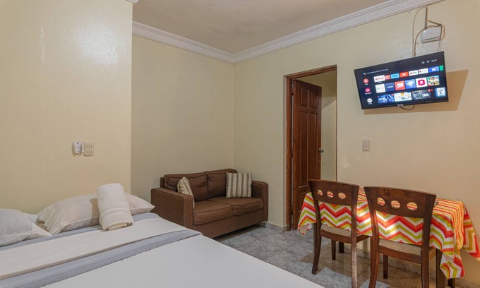 Corales del Sur Hotel | Cozy Furnished Room with Free Wi-Fi Near the Airport