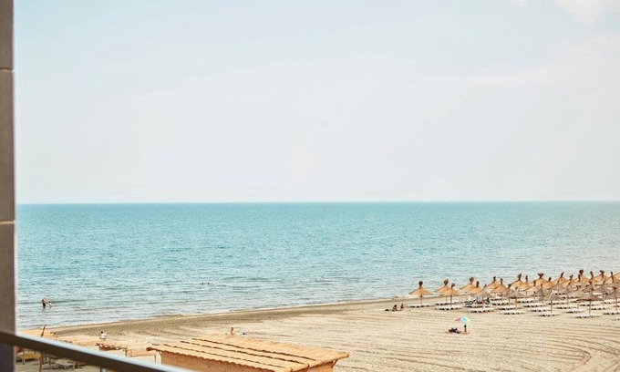 Tirgu Mures Apartment | Excel Noteworthy Oceanfront Apartments with Breakfast Included