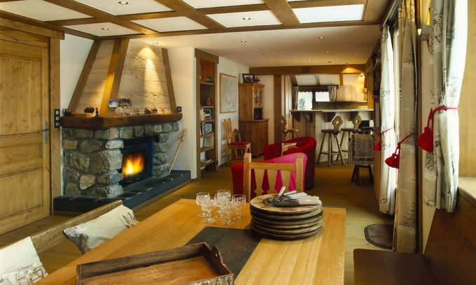 Pralognan-la-Vanoise Ski Chalet | Prime Chalet with Spa and Breakfast in Perfect Location