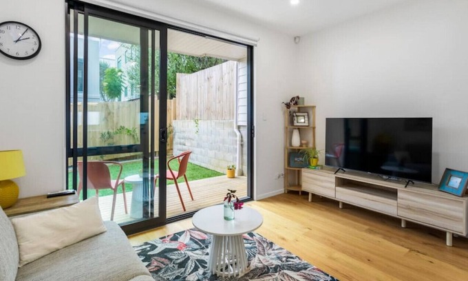 Greenlane - Ellerslie House | Guest Rated 10/10: Cozy 2BR in Ellerslie with Spa & WiFi