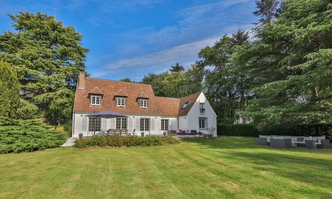 Feucherolles Cottage | Premier Property with Pool near Paris & Versailles