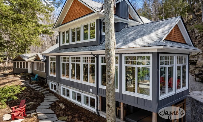 Dorset Cottage | Inviting Lake of Bays Cottage with Sunset Views & Hot Tub