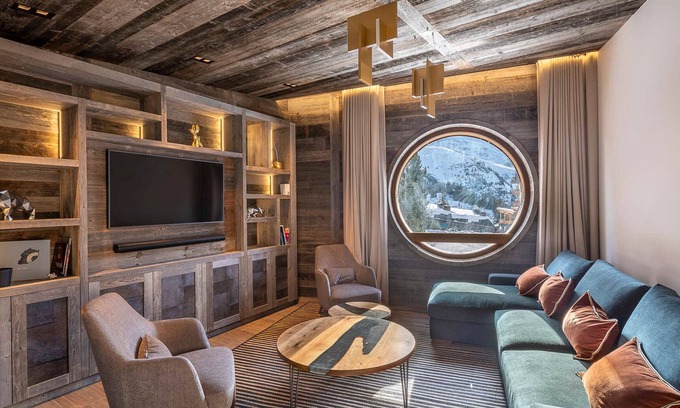 Avoriaz House | Spacious Chalet Avoriaz with Pool and Hot Tub for 12 Guests