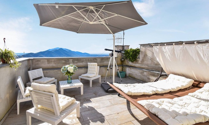 Sessa Aurunca Apartment | Stylish Multi-Level Apartment with Spa and Family Amenities