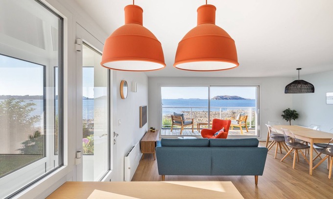 Trelevern Apartment | Seaside Retreat: Guest Rated 10/10 with Ocean View & Pool