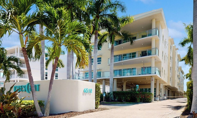 Siesta Key Condo | Exceptional Beachfront Condo with Private Pool on Siesta Key