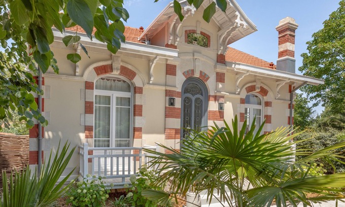 Arcachon House | Bright Arcachonnaise Retreat in Winter Town, Parc Mauresque