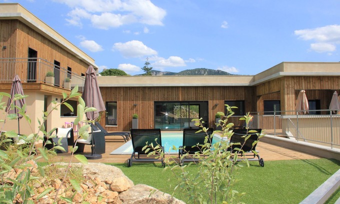 Mostuejouls House | Modern Villa Retreat with Ocean Views in Gorges du Tarn