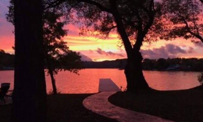 Black Creek House | Inviting Cottage Retreat on the North Shore of Cuba Lake