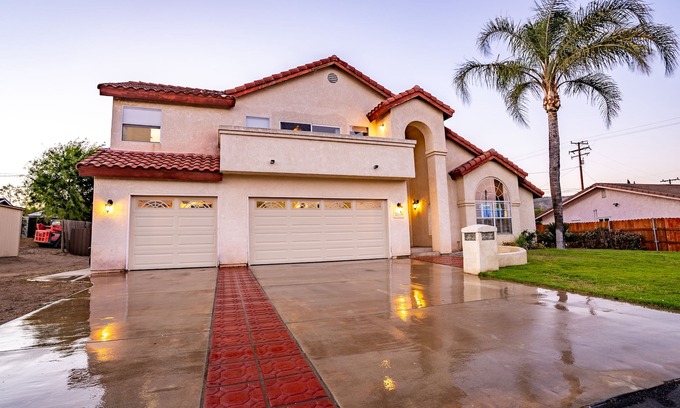 Camarillo House | Stylish Camarillo Home with Spa & Family-Friendly Amenities