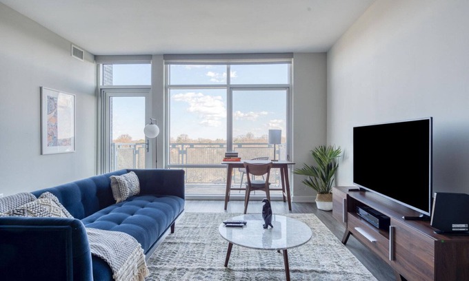 McLean Apartment | Stylish Fairfax 1BR with Gym & BBQ, Near Theater