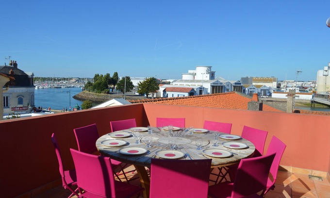 Les Sables d'Olonne House | Stunning Ocean View Terrace - 6 Bedrooms, Just a Walk to Beach