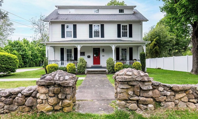 Wakefield-Peacedale House | Discover Historic "The Wakefield" Near Beaches & Attractions