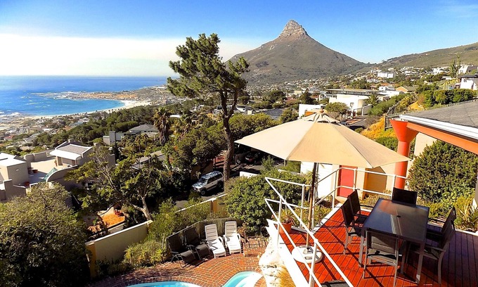 Camps Bay Villa | Scenic Holiday Home with Ocean View in Camps Bay