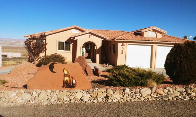 Greenehaven House | Stunning Lake Powell View Home with Pool and Hot Tub