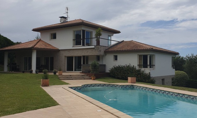 Behobie House | Prime Location for Architect-Designed Beach House Retreat