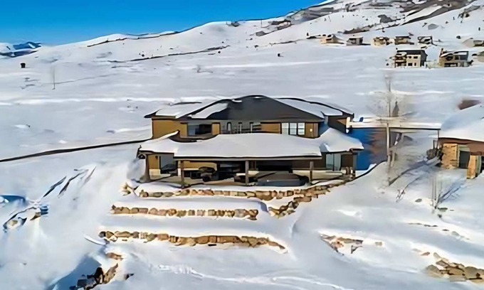 Wolf Creek House | Indulgent Retreat with Spa, Golf & Breathtaking Views