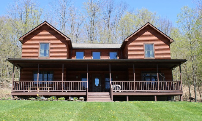 Cooperstown House | Modern Log Home Near Ommegang with Family-Friendly Perks