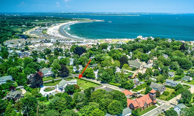 Narragansett Pier House | Historic Narragansett Pier Home with Oceanfront Views