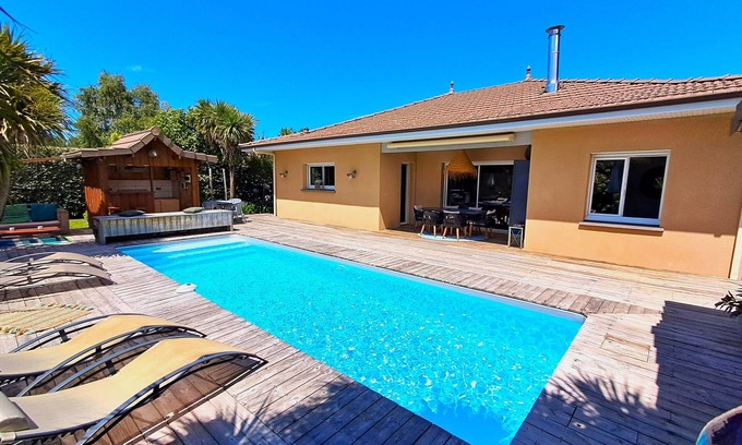 Lege-Cap-Ferret Villa | Elegant Villa with Private Heated Pool in Lege Cap-Ferret