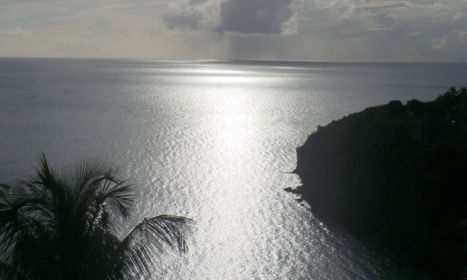 La Colline Apartment | Seaview Retreat: Guest Rated 9.6 with Spa & Pool Access