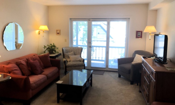 Chautauqua Condo | Highly Rated 2-BR Retreat with Spa in St Elmo