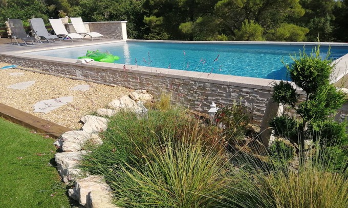 Velleron House | Scenic Retreat with Pool & Spa Near L'Isle/Sorgue