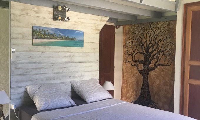 Trois-Rivieres Cottage | Breathtaking Oceanfront Views of the Saintes Archipelago