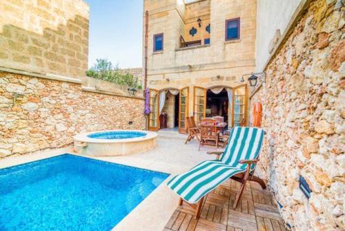 Nadur Villa | Relaxing 5-Bedroom Villa with Private Pool Near the Beach