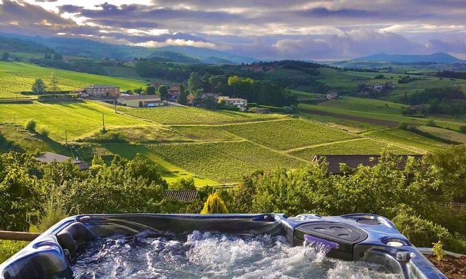 Theize Villa | Inviting Villa with Pool and Spa Amidst Scenic Vineyards