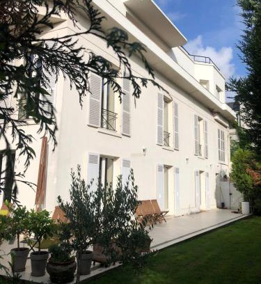Ville-d'Avray Apartment | Exceptional 4-Star Hotel with Breathtaking Paris Views