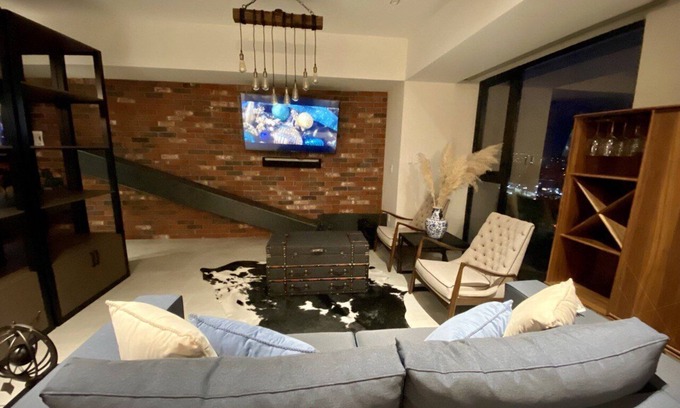 Angelopolis Apartment | Modern Apartment with Jacuzzi Near Estrella de Puebla