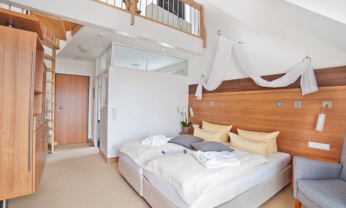 Wangen im Allgaeu Apartment | Exclusiv Studio with Whirlpool and Spa Amenities for 3