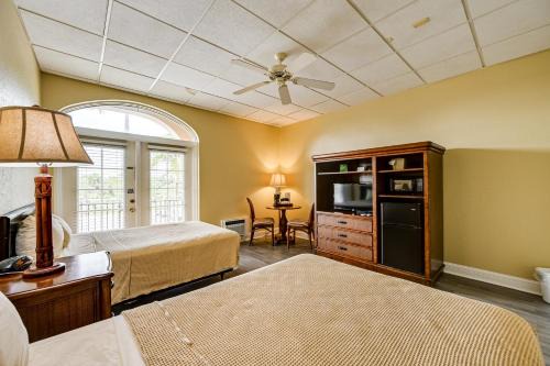 Naples Apartment | Exclusive 10K Islands Access Hotel-Style Studio